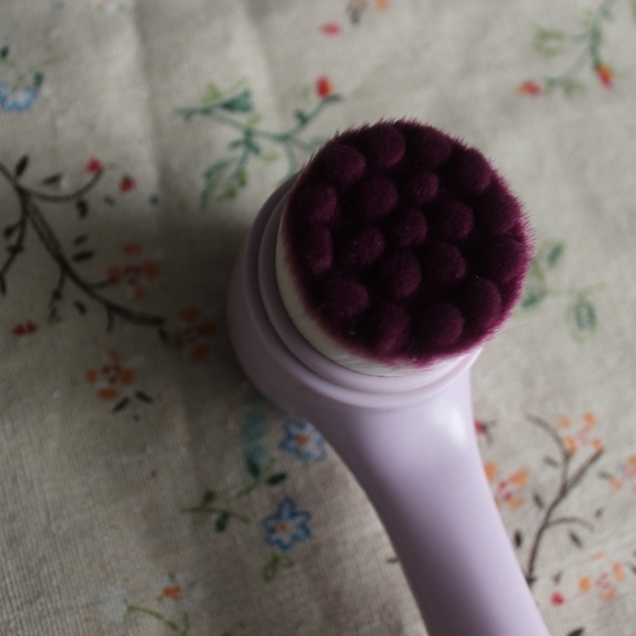 dual sided cleansing brush - Picture 2 of 3